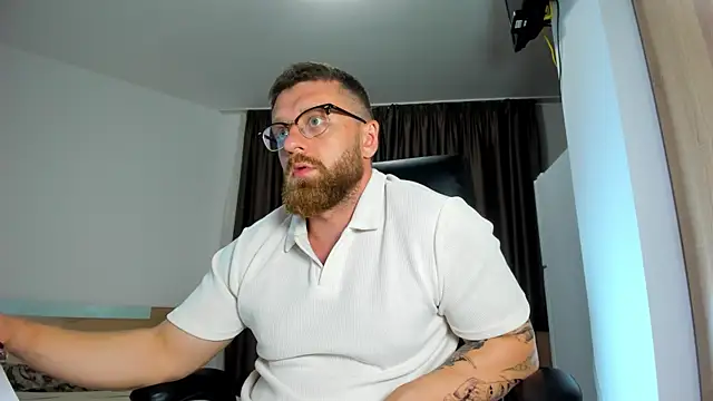 Show modela Findom_guy na web-kameri