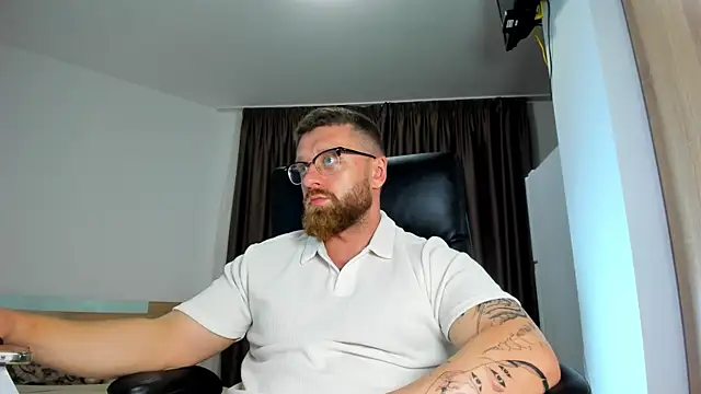 Show modela Findom_guy na web-kameri