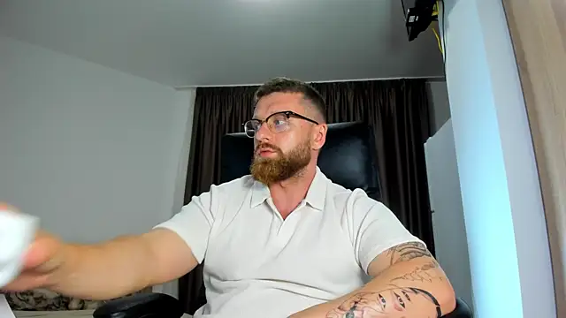 Show modela Findom_guy na web-kameri