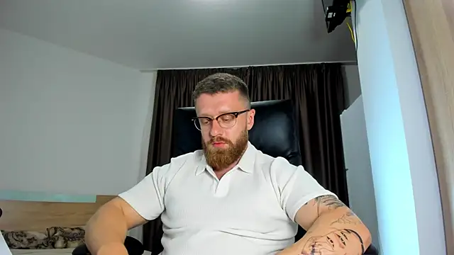 Show modela Findom_guy na web-kameri