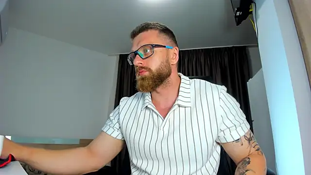 Show modela Findom_guy na web-kameri