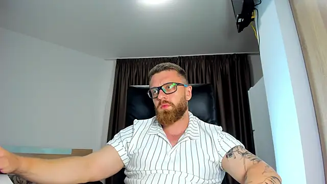 Show modela Findom_guy na web-kameri