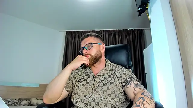 Show modela Findom_guy na web-kameri