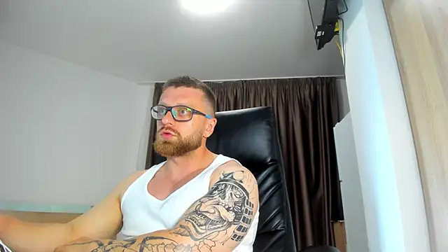 Show modela Findom_guy na web-kameri