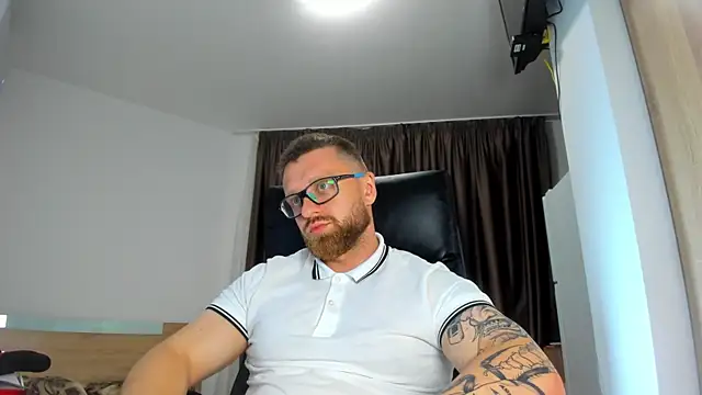 Show modela Findom_guy na web-kameri