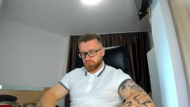 Show modela Findom_guy na web-kameri