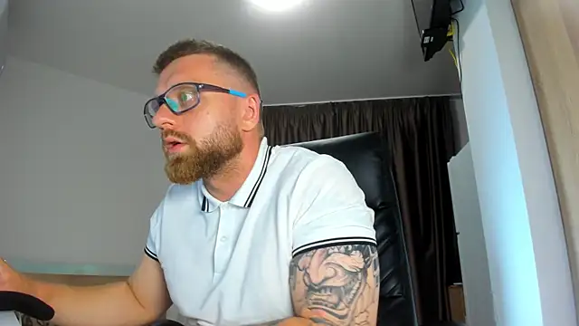 Show modela Findom_guy na web-kameri