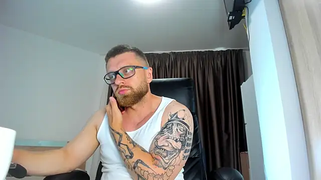 Show modela Findom_guy na web-kameri