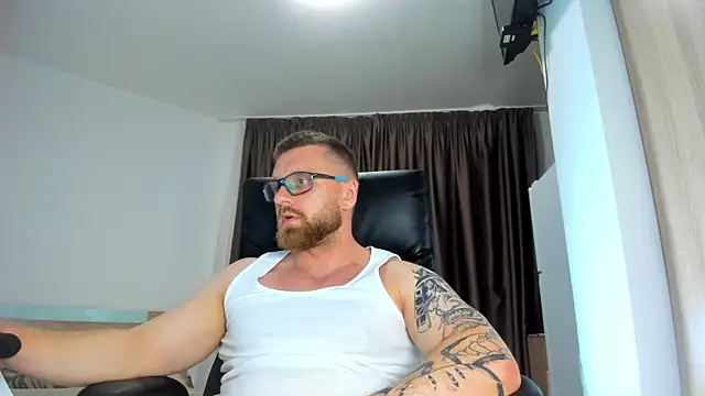 Show modela Findom_guy na web-kameri