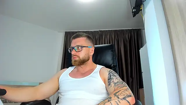 Show modela Findom_guy na web-kameri