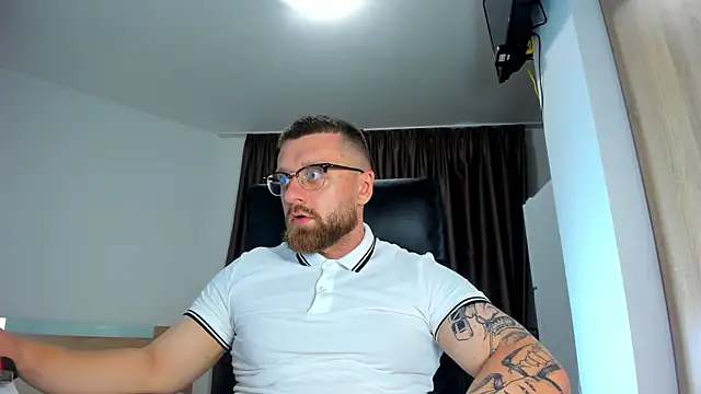 Show modela Findom_guy na web-kameri