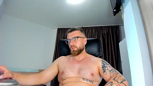Show modela Findom_guy na web-kameri