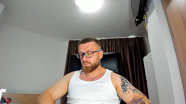 Show modela Findom_guy na web-kameri
