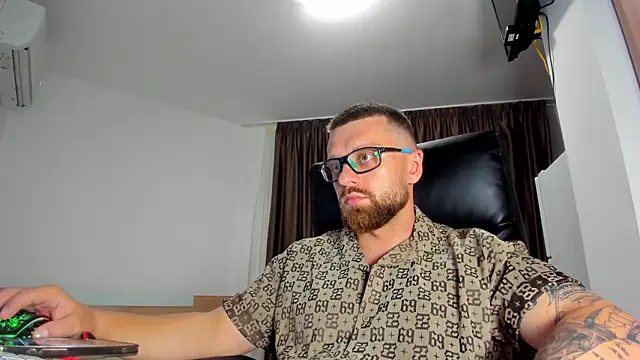 Show modela Findom_guy na web-kameri