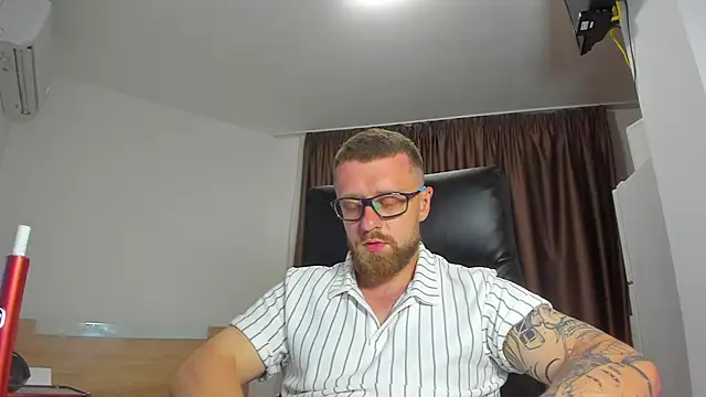 Show modela Findom_guy na web-kameri