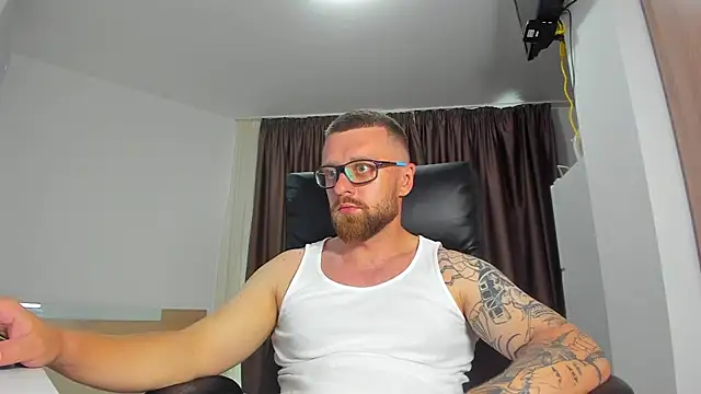 Show modela Findom_guy na web-kameri