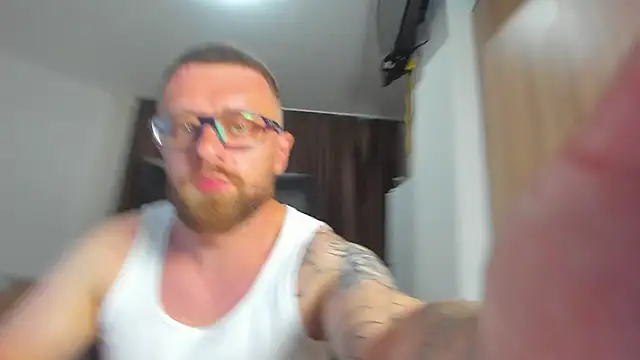 Show modela Findom_guy na web-kameri