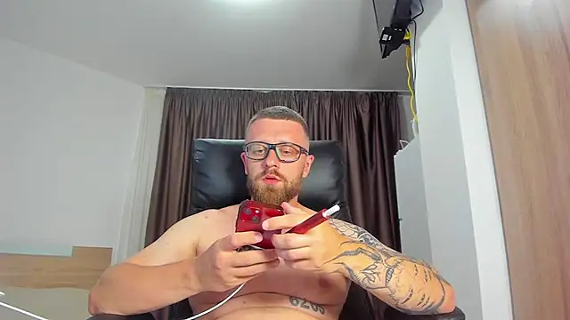 Show modela Findom_guy na web-kameri