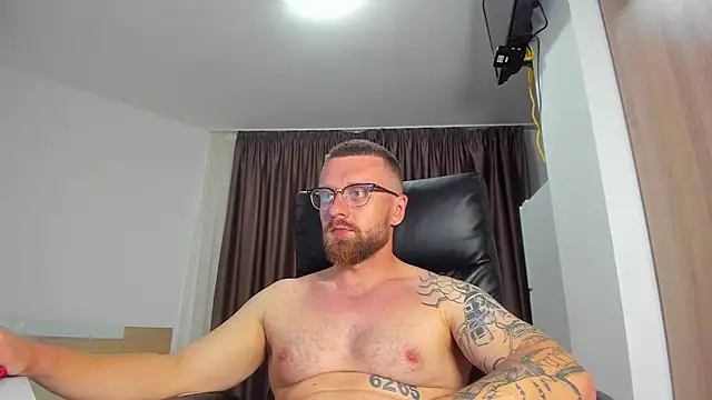 Show modela Findom_guy na web-kameri
