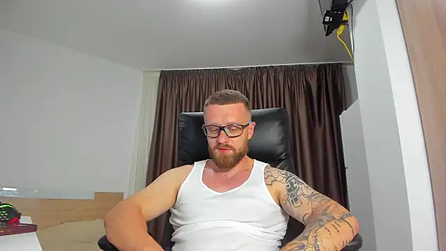 Show modela Findom_guy na web-kameri