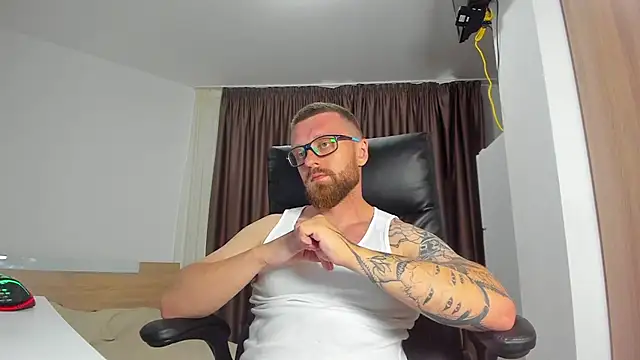 Show modela Findom_guy na web-kameri