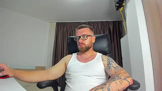 Show modela Findom_guy na web-kameri