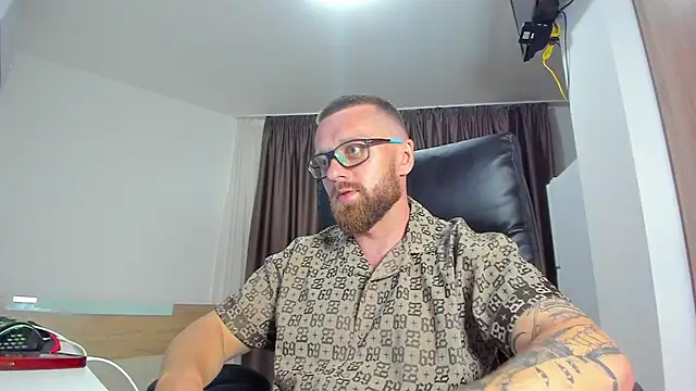 Findom_guy Show in webcam