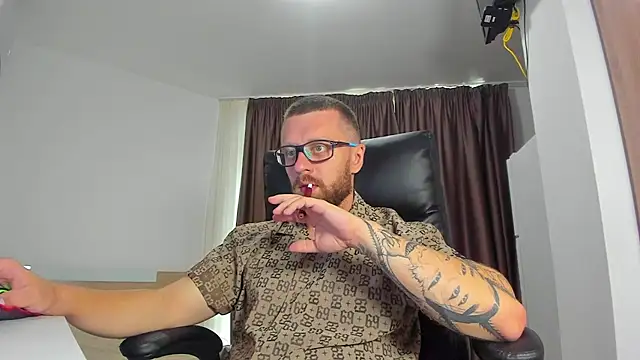Show modela Findom_guy na web-kameri