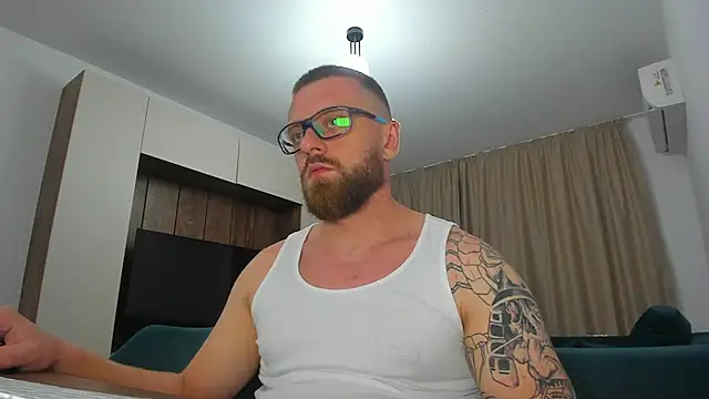 Show modela Findom_guy na web-kameri