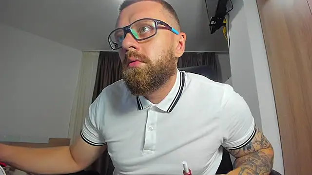 Show modela Findom_guy na web-kameri