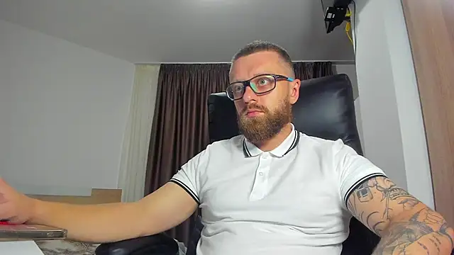 Show modela Findom_guy na web-kameri