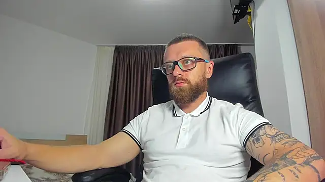 Show modela Findom_guy na web-kameri