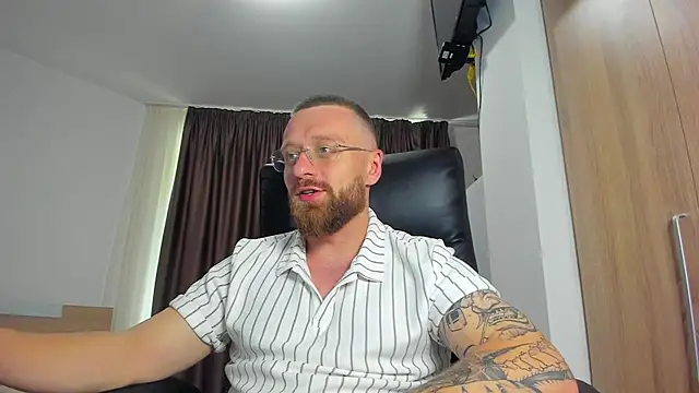 Webkamerová show Findom_guy