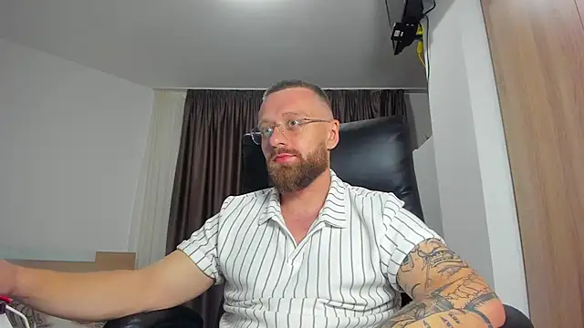 Show modela Findom_guy na web-kameri