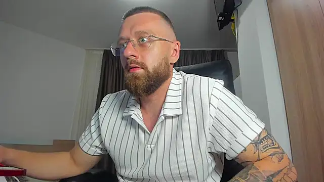Show modela Findom_guy na web-kameri