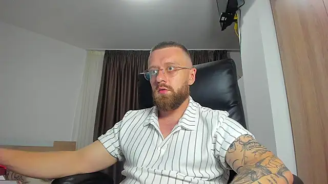 Show modela Findom_guy na web-kameri