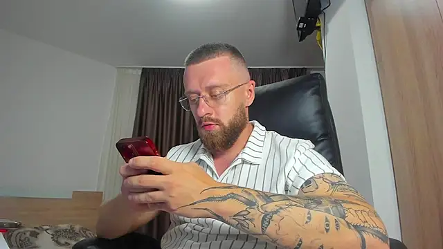 Show modela Findom_guy na web-kameri