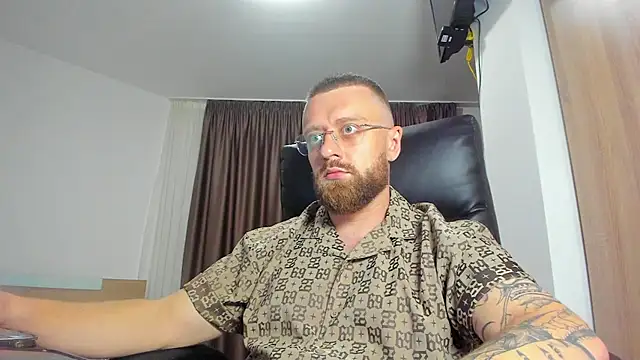 Show modela Findom_guy na web-kameri