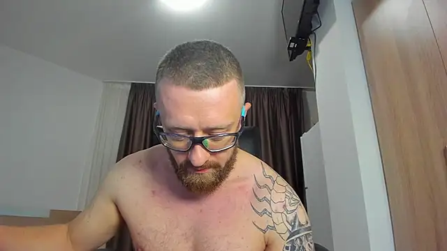 Show modela Findom_guy na web-kameri