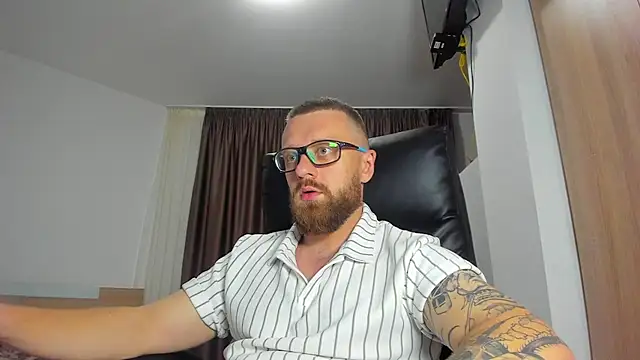 Webkamerová show Findom_guy