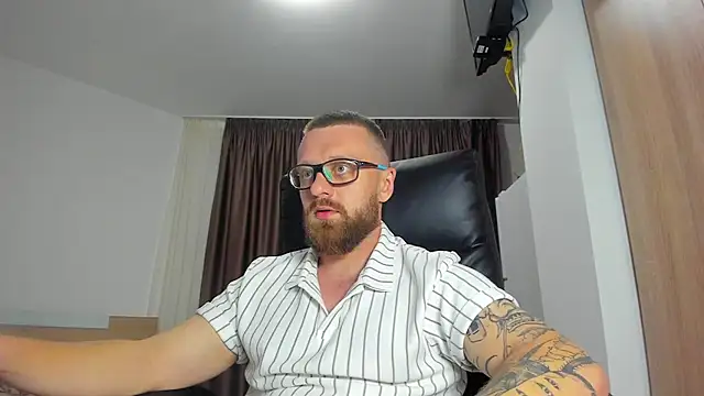 Show modela Findom_guy na web-kameri