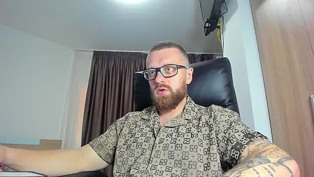 Show modela Findom_guy na web-kameri