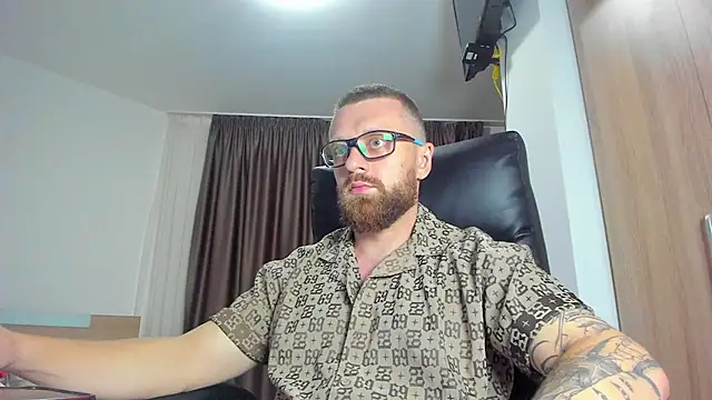 Findom_guyのウェブカメラショー