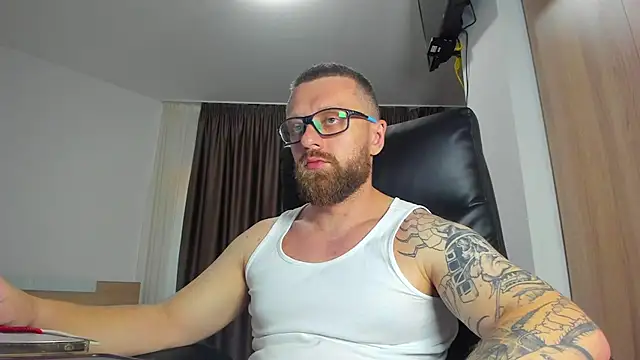 Show modela Findom_guy na web-kameri