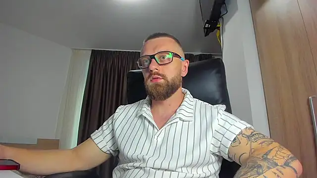 Show modela Findom_guy na web-kameri