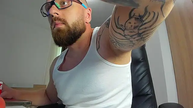 Show modela Findom_guy na web-kameri