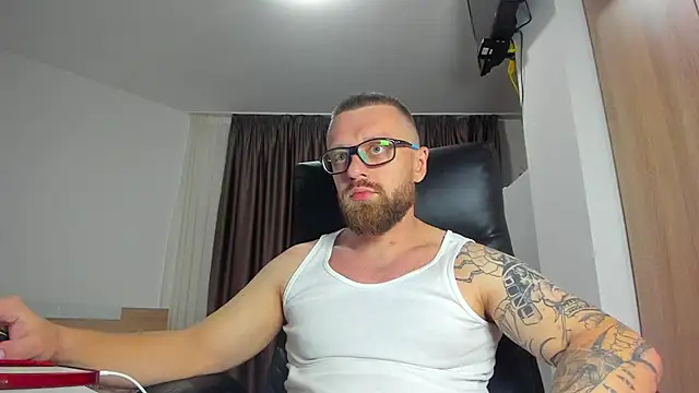 Show modela Findom_guy na web-kameri