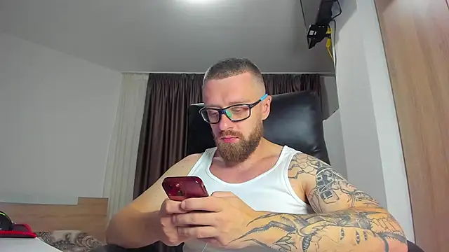 Show modela Findom_guy na web-kameri