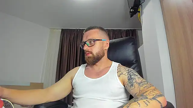 Show modela Findom_guy na web-kameri