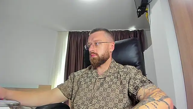 Show modela Findom_guy na web-kameri